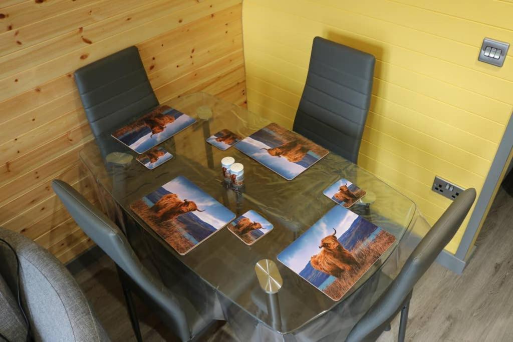 Glampods Glamping Pod - Meet Highland Cows And Sheep Elgin Villa Bagian luar foto