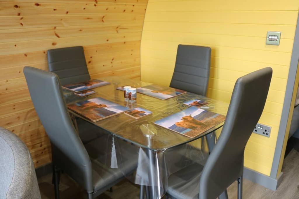 Glampods Glamping Pod - Meet Highland Cows And Sheep Elgin Villa Bagian luar foto