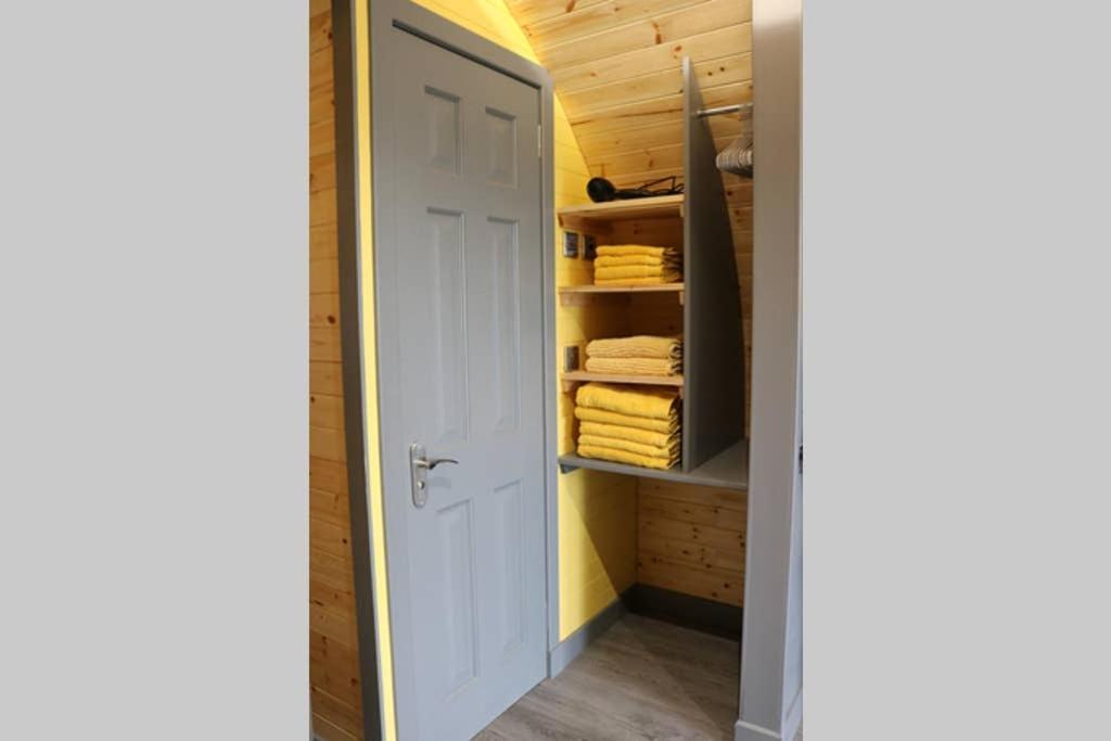Glampods Glamping Pod - Meet Highland Cows And Sheep Elgin Villa Bagian luar foto