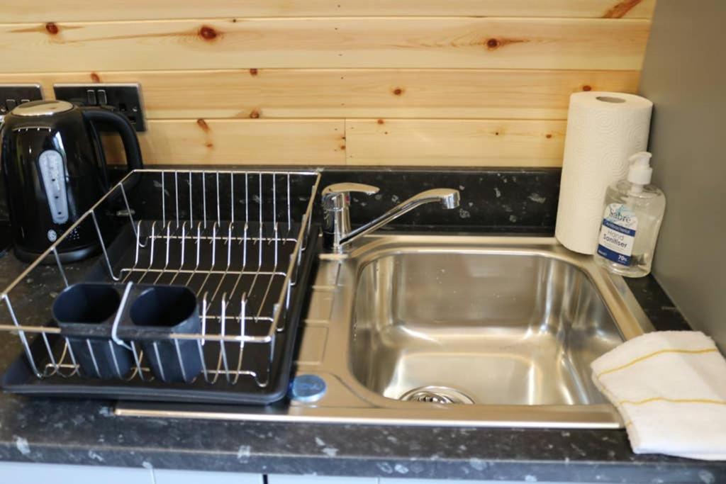 Glampods Glamping Pod - Meet Highland Cows And Sheep Elgin Villa Bagian luar foto