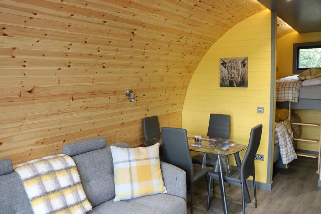 Glampods Glamping Pod - Meet Highland Cows And Sheep Elgin Villa Bagian luar foto